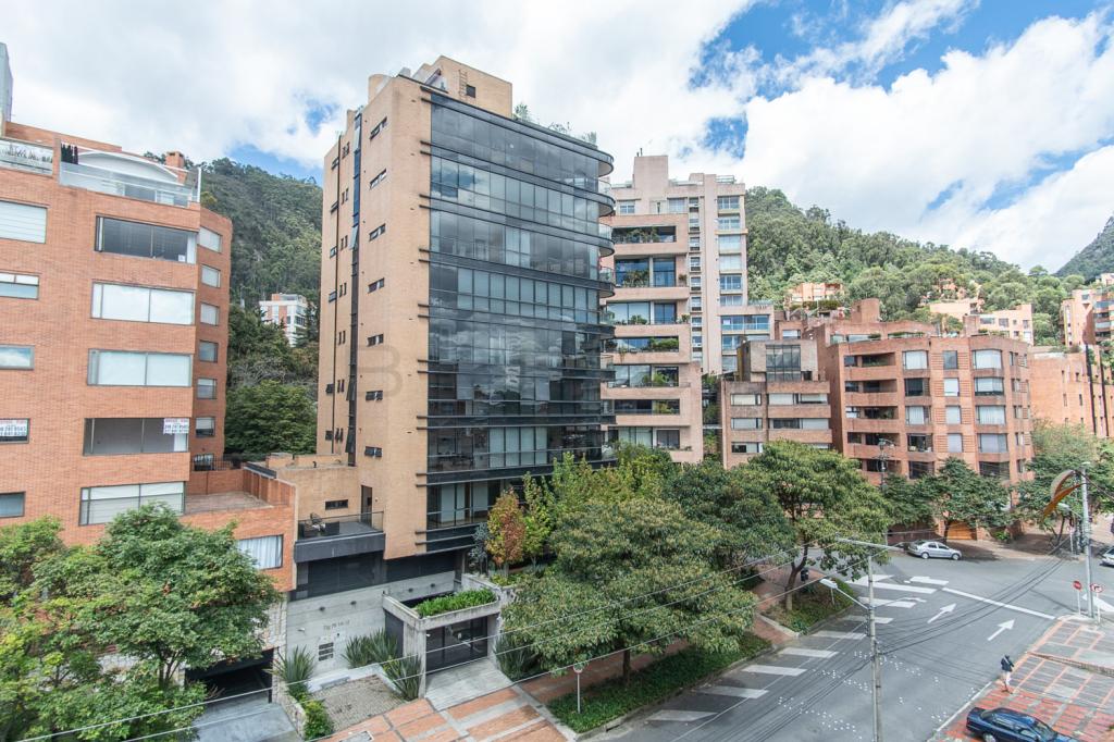 Apartamento en venta en Los Rosales, Bogotá · foto 3 de 24
