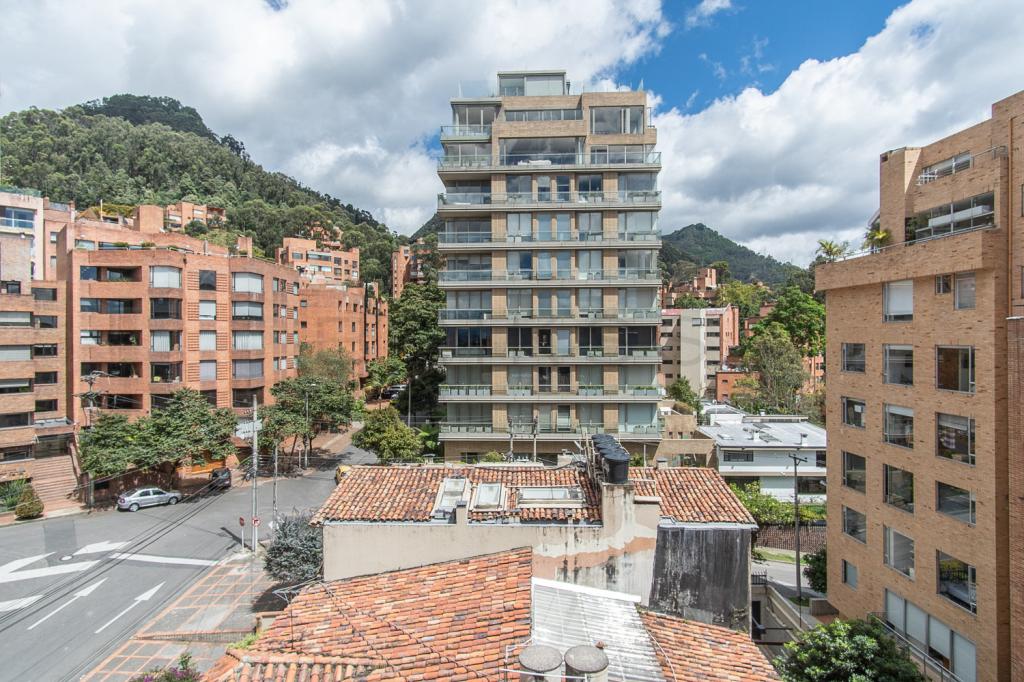 Apartamento en venta en Los Rosales, Bogotá · foto 8 de 24