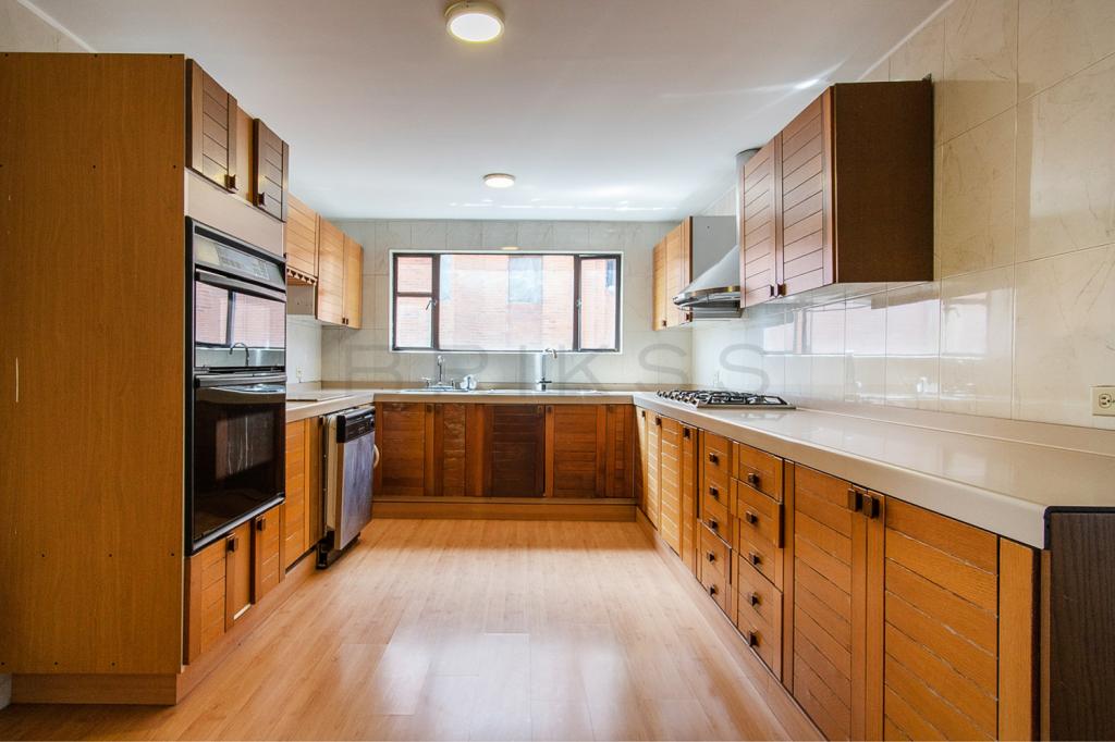 Apartamento en venta en Los Rosales, Bogotá · foto 11 de 24