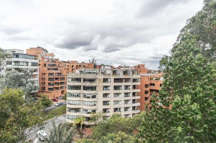 Apartamento en venta en Los Rosales, Bogotá · foto 3 de 17