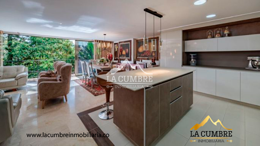 Casa de 3 alcobas en venta en Cumbres, Envigado, 300 m² · foto 3 de 21