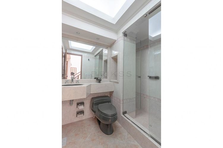 Casa de 4 alcobas en venta en Chicó Alto, Bogotá, 1600 m² · foto 13 de 20