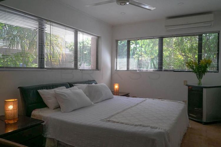 Casa de 4 alcobas en venta en Ub. Bavaria, Girardot, 325 m² · foto 12 de 24
