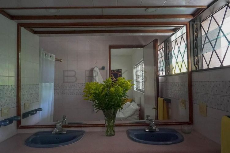 Casa de 4 alcobas en venta en Ub. Bavaria, Girardot, 325 m² · foto 18 de 24