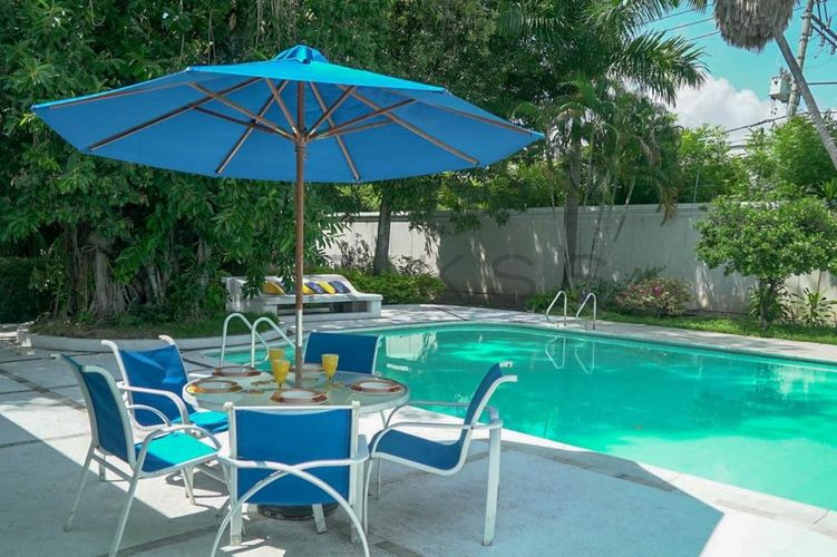 Casa de 4 alcobas en venta en Ub. Bavaria, Girardot, 325 m² · foto 23 de 24
