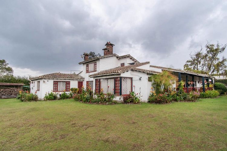 Casa de 4 alcobas en venta en Fonquetá, Chía, 400 m² · foto 2 de 21