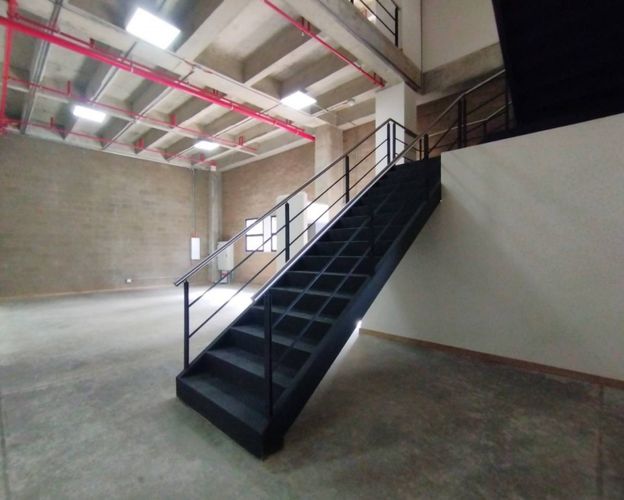 Bodega en arriendo en Zona Franca, Rionegro, 2117 m² · foto 3 de 24