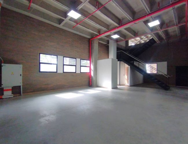 Bodega en arriendo en Zona Franca, Rionegro, 2117 m² · foto 4 de 24