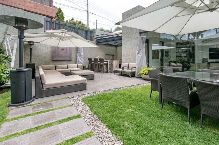Casa de 4 alcobas en venta en Santa Ana Oriental, Bogotá, 650 m² · foto 2 de 24