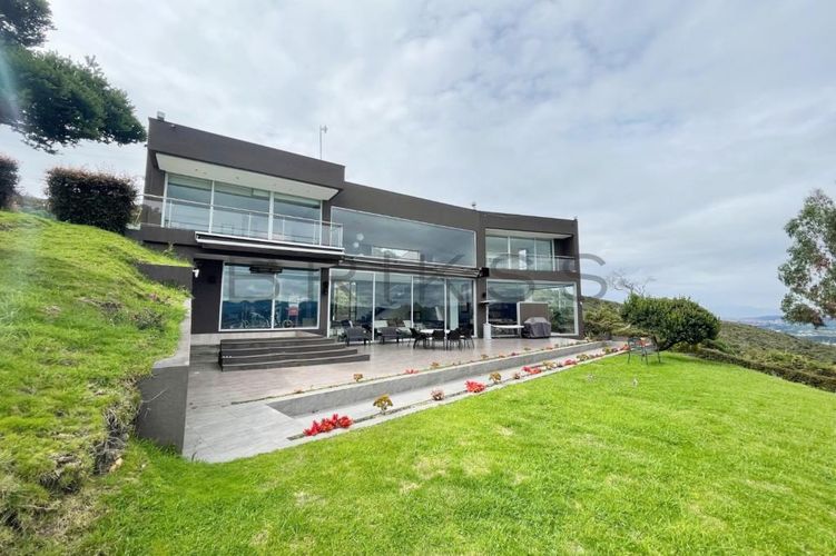 Casa de 4 alcobas en venta en Yerbabuena, Chía, 450 m² · foto 2 de 15