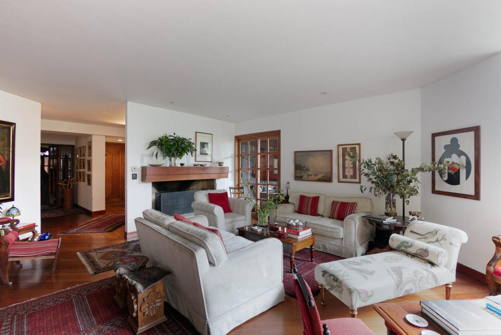Apartamento en venta en Los Rosales, Bogotá · foto 2 de 18