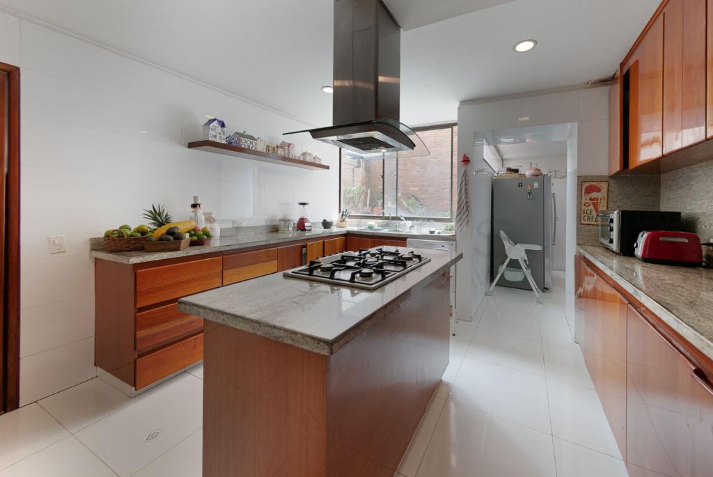Apartamento en venta en Los Rosales, Bogotá · foto 8 de 18