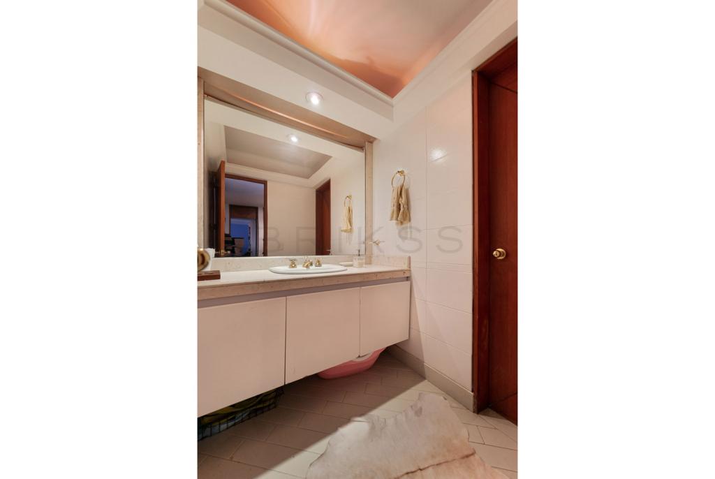 Apartamento en venta en Los Rosales, Bogotá · foto 13 de 18