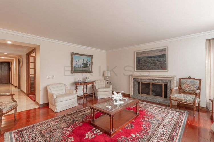 Apartamento de 3 alcobas en venta en La Carolina, Bogotá, 268 m² · foto 2 de 23