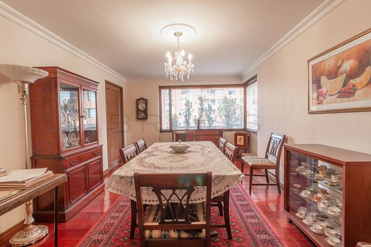 Apartamento de 3 alcobas en venta en La Carolina, Bogotá, 268 m² · foto 3 de 23