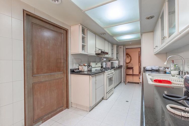 Apartamento de 3 alcobas en venta en La Carolina, Bogotá, 268 m² · foto 4 de 23