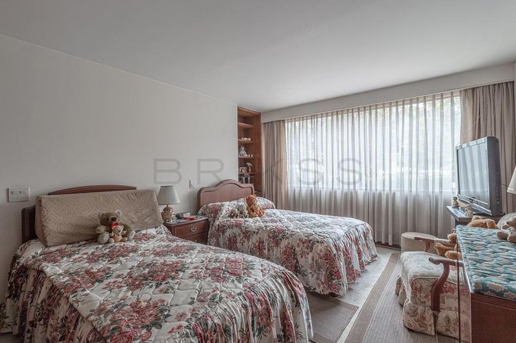 Apartamento de 3 alcobas en venta en La Carolina, Bogotá, 268 m² · foto 8 de 23