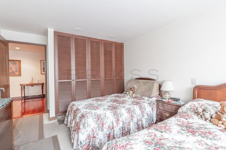 Apartamento de 3 alcobas en venta en La Carolina, Bogotá, 268 m² · foto 9 de 23