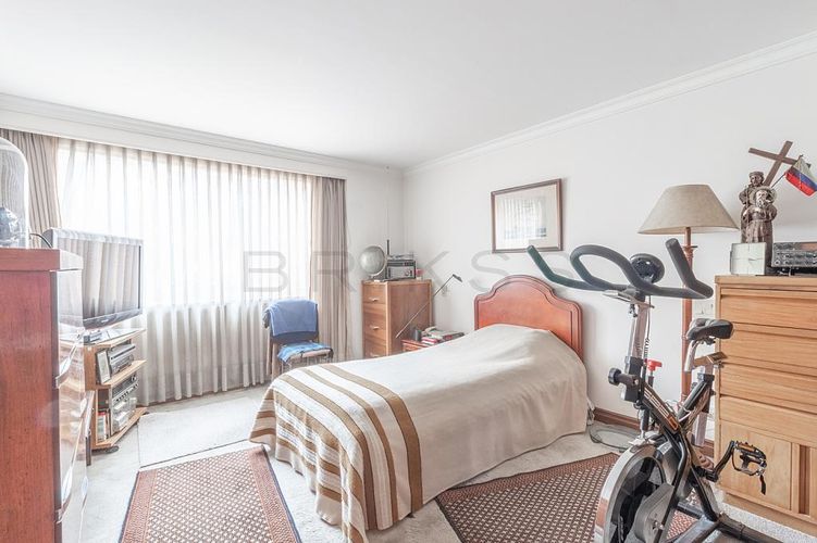 Apartamento de 3 alcobas en venta en La Carolina, Bogotá, 268 m² · foto 10 de 23