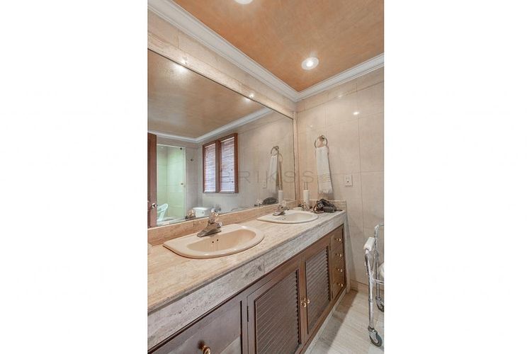 Apartamento de 3 alcobas en venta en La Carolina, Bogotá, 268 m² · foto 14 de 23