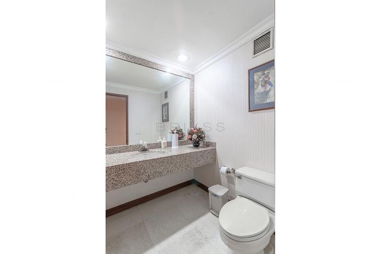 Apartamento de 3 alcobas en venta en La Carolina, Bogotá, 268 m² · foto 18 de 23