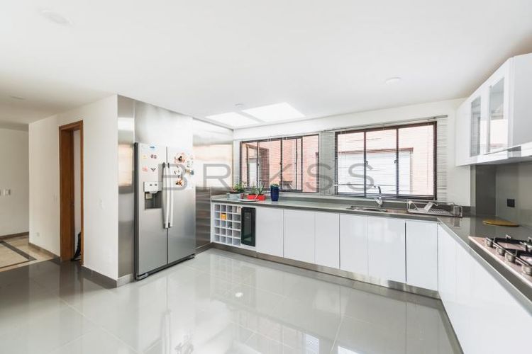 Apartamento de 3 alcobas en venta en San Patricio, Bogotá, 244 m² · foto 2 de 19