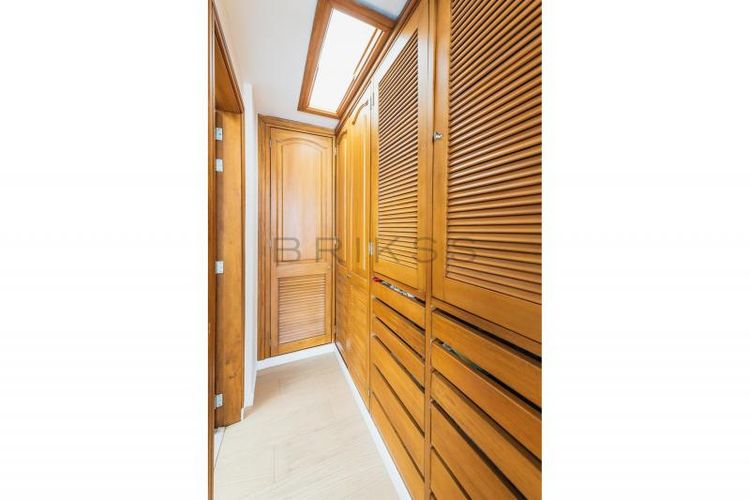 Apartamento de 3 alcobas en venta en San Patricio, Bogotá, 244 m² · foto 10 de 19