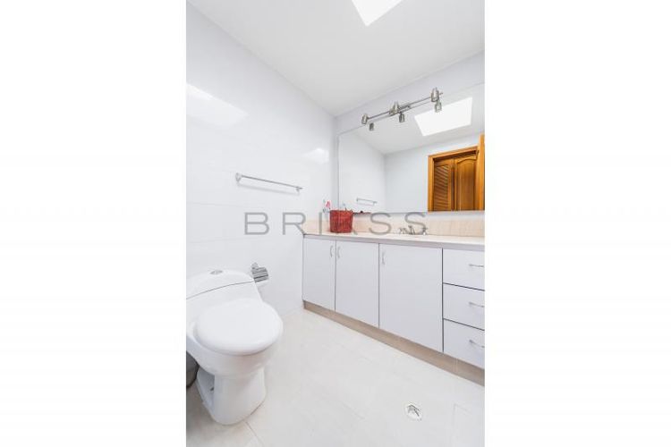 Apartamento de 3 alcobas en venta en San Patricio, Bogotá, 244 m² · foto 11 de 19