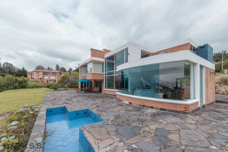 Casa de 4 alcobas en venta en Conejera, Bogotá, 950 m² · foto 2 de 23