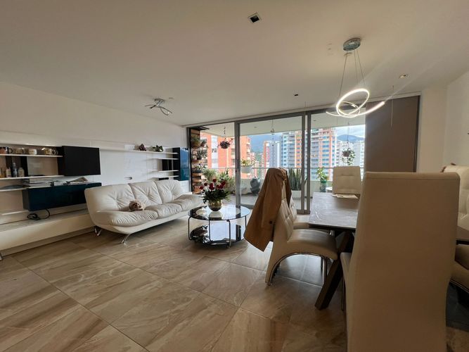Apartamento de 3 alcobas en venta en Loma Del Chocho, Envigado, 170 m² · foto 2 de 17