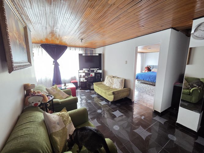 Casa de 7 alcobas en venta en Prado Pinzon, Bogotá, 240 m² · foto 2 de 24