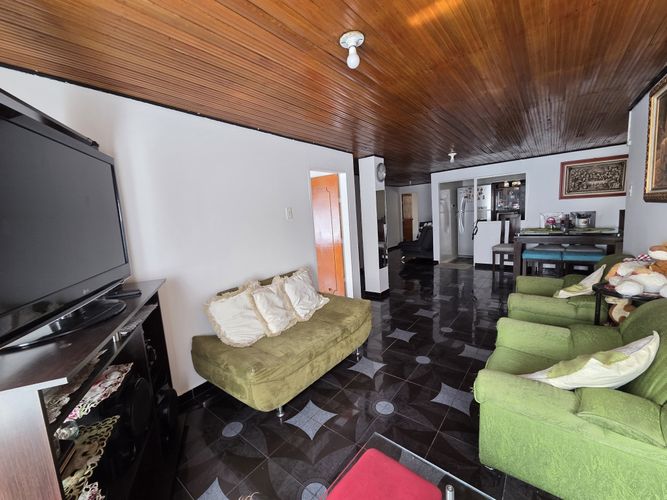 Casa de 7 alcobas en venta en Prado Pinzon, Bogotá, 240 m² · foto 3 de 24