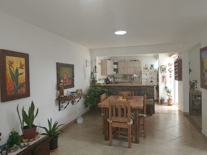 Casa de 3 alcobas en venta en Rionegro, 157 m² · foto 2 de 13
