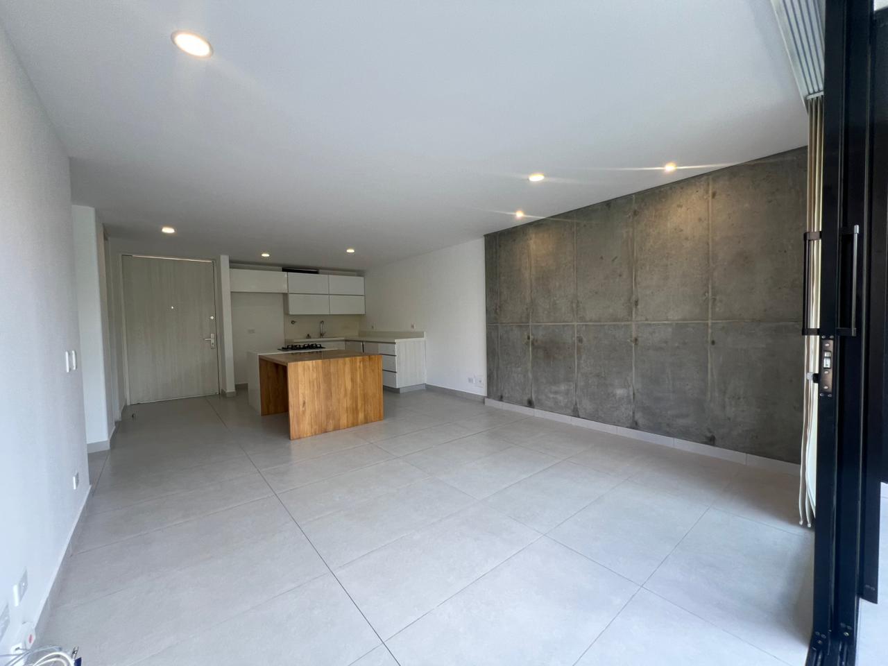 Apartamento en arriendo en Loma Del Esmeraldal, Envigado · foto 3 de 16