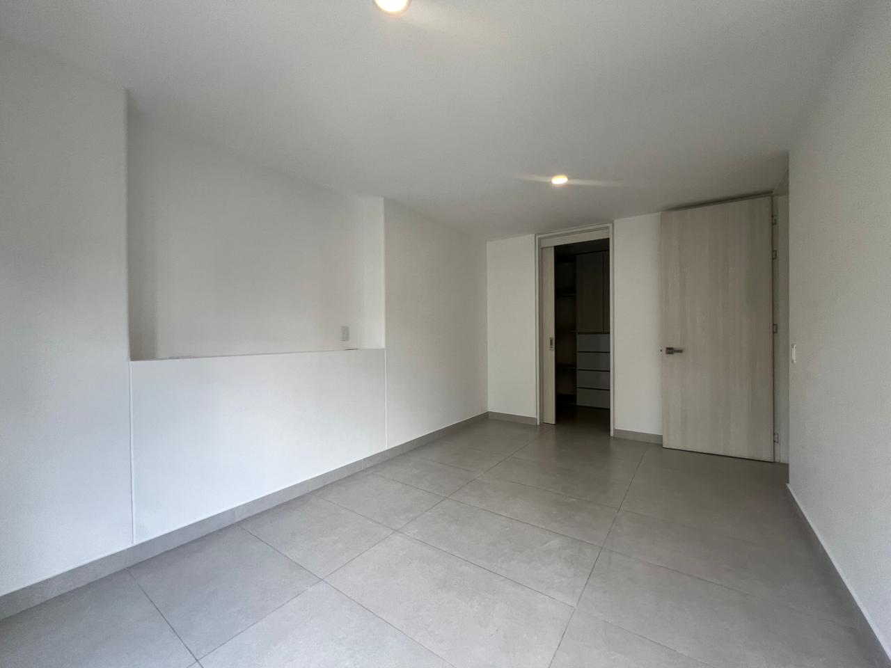 Apartamento en arriendo en Loma Del Esmeraldal, Envigado · foto 9 de 16