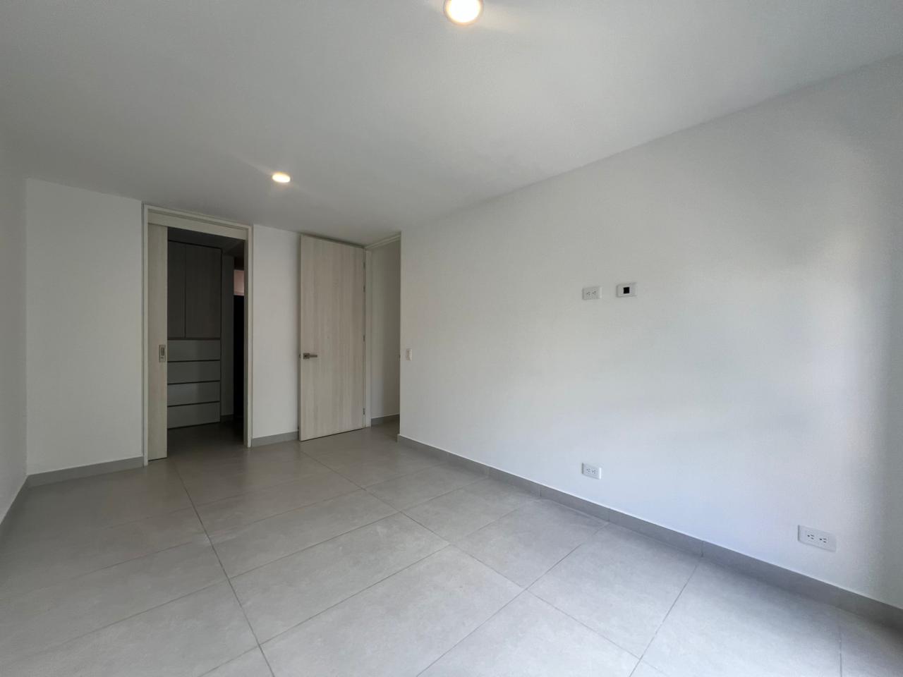 Apartamento en arriendo en Loma Del Esmeraldal, Envigado · foto 10 de 16