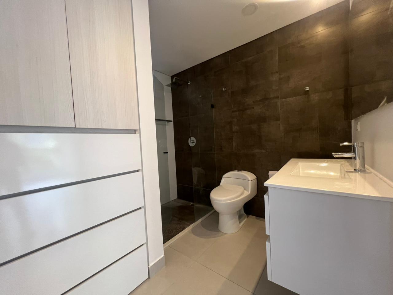 Apartamento en arriendo en Loma Del Esmeraldal, Envigado · foto 15 de 16