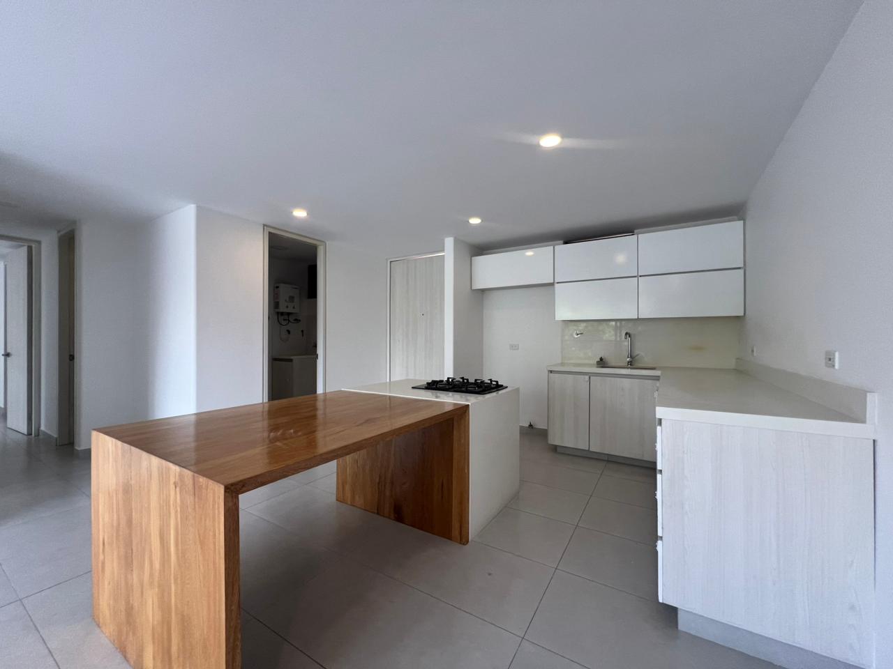 Apartamento en arriendo en Loma Del Esmeraldal, Envigado · foto 6 de 16