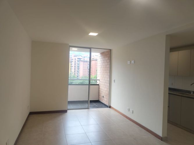 Apartamento de 3 alcobas en arriendo en Villa Santa Teresa, Envigado, 80 m² · foto 2 de 15
