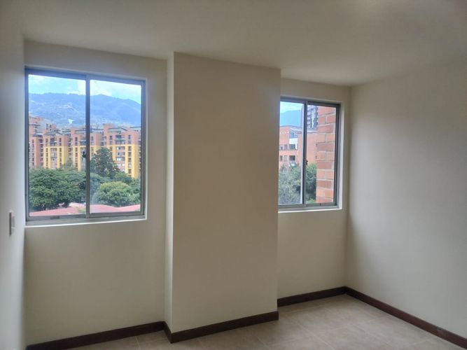 Apartamento de 3 alcobas en arriendo en Villa Santa Teresa, Envigado, 80 m² · foto 9 de 15
