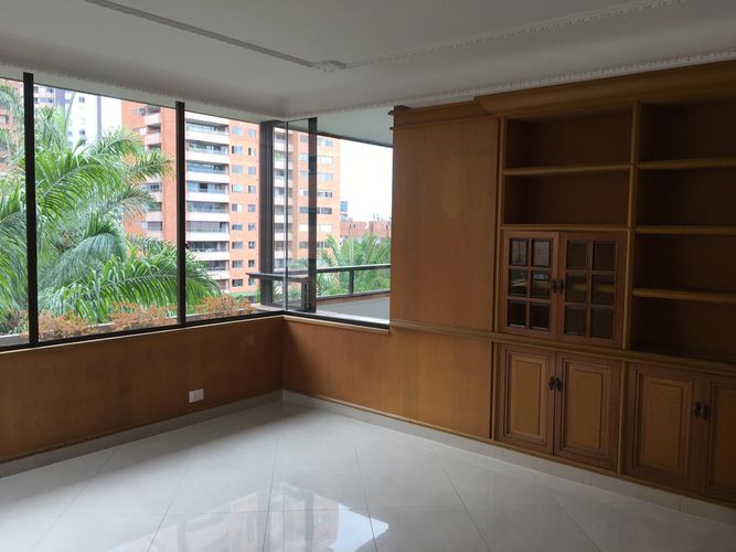 Apartamento de 5 alcobas en arriendo en El Poblado, Medellín, 260 m² · foto 12 de 18