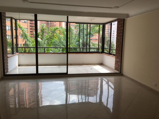 Apartamento de 5 alcobas en arriendo en El Poblado, Medellín, 260 m² · foto 5 de 18