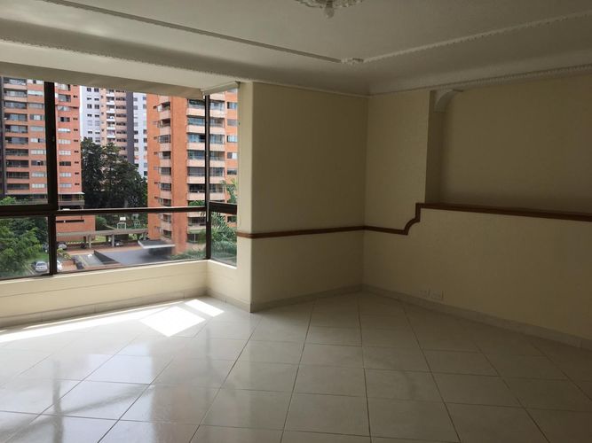 Apartamento de 5 alcobas en arriendo en El Poblado, Medellín, 260 m² · foto 13 de 18