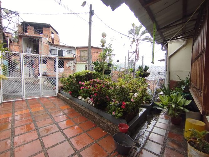 Casa de 3 alcobas en venta en Enciso, Medellín, 139 m² · foto 2 de 18