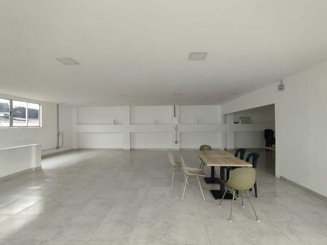 Local en arriendo en El Poblado, Medellín, 129 m² · foto 2 de 9