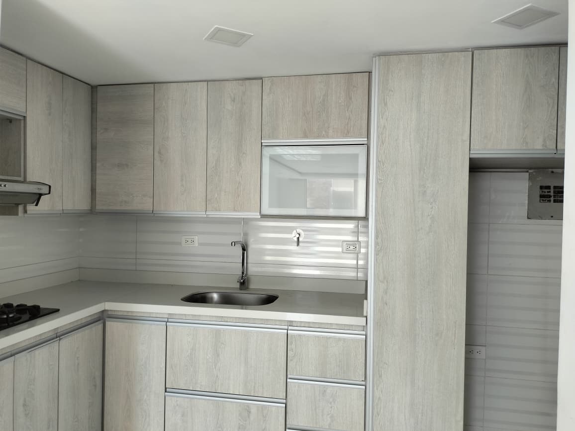 Apartamento en venta en El Poblado, Medellín · foto 5 de 18