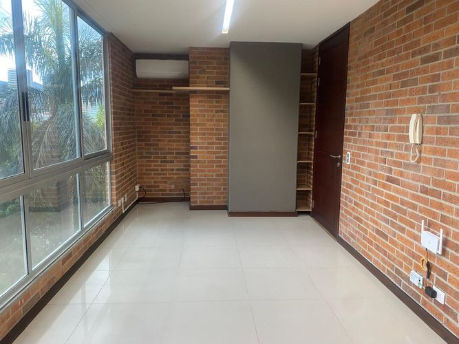 Oficina en arriendo en El Poblado, Medellín, 22 m² · foto 8 de 17