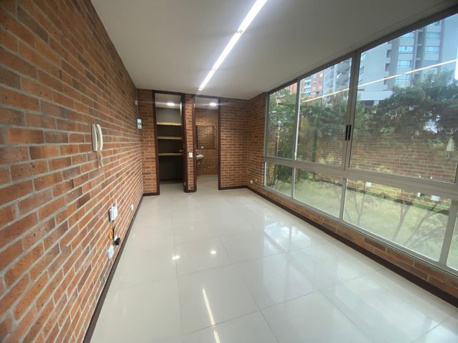 Oficina en arriendo en El Poblado, Medellín, 22 m² · foto 2 de 17