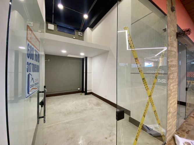 Local en arriendo en Villa De Los Caballeros Sector B, Girón, 23 m² · foto 6 de 11