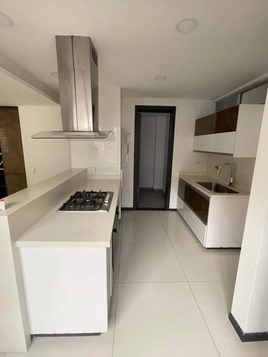 Apartamento en venta en Pinares, Pereira · foto 2 de 9